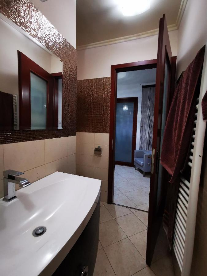 Luxury Basement In The Surrounding Of Budapest Apartment Mogyorod Exterior photo